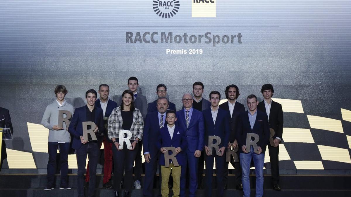 Foto de familia con los pilotos RACC