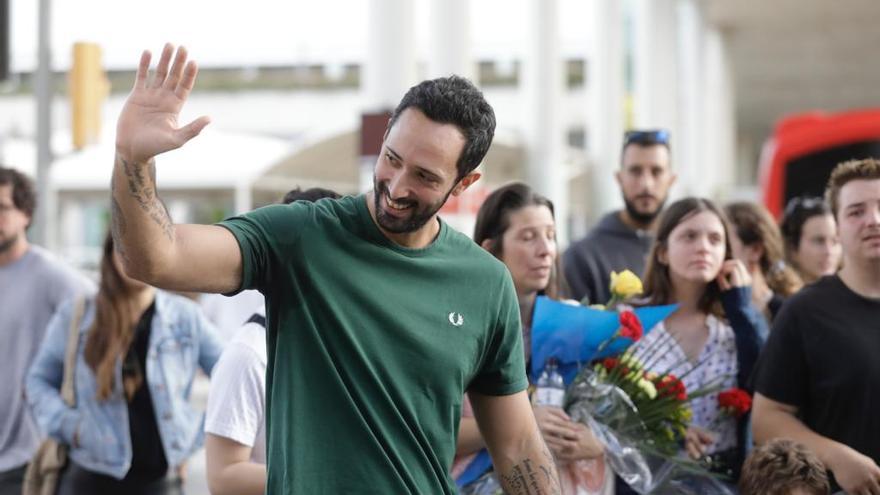 FOTOS │Así ha sido recibido Valtònyc en el aeropuerto de Palma