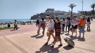 Los turistas superan a los residentes en dos de cada tres destinos estrella de Castellón