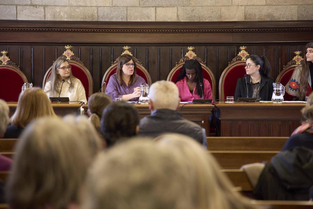 Les imatges de l'acte institucional del 8M a l'Ajuntament de Girona