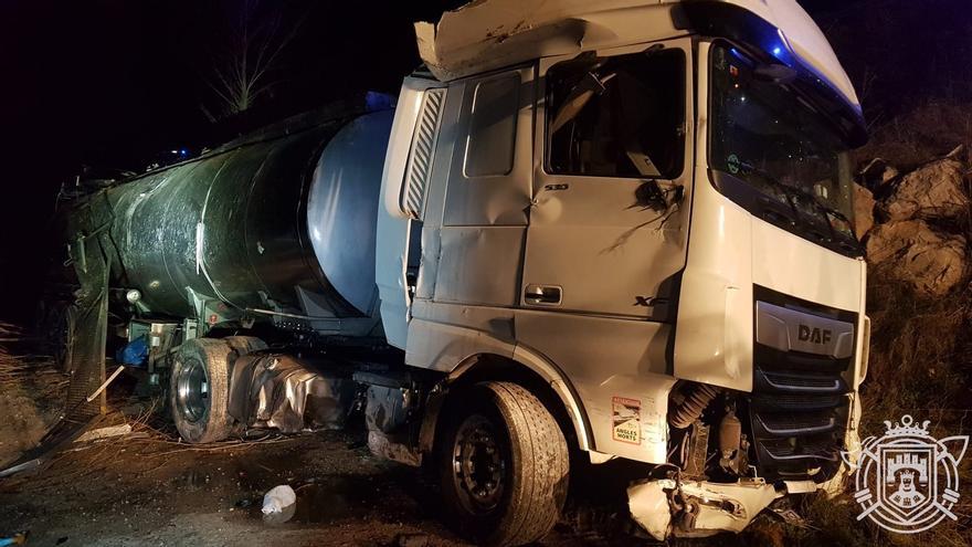 Herido el conductor de un camión al caer por un terraplén en Burgos