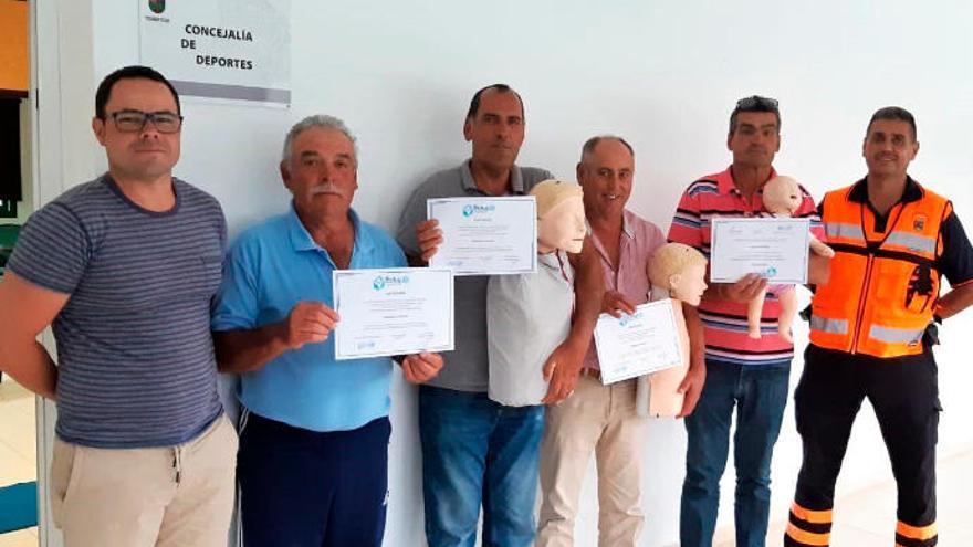 Participantes e instructores en el curso de primeros auxilios.