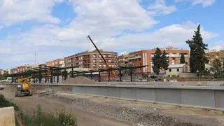 Avanzan los trabajos en la nueva estación de tren de Lorca con la instalación de pérgolas en los andenes
