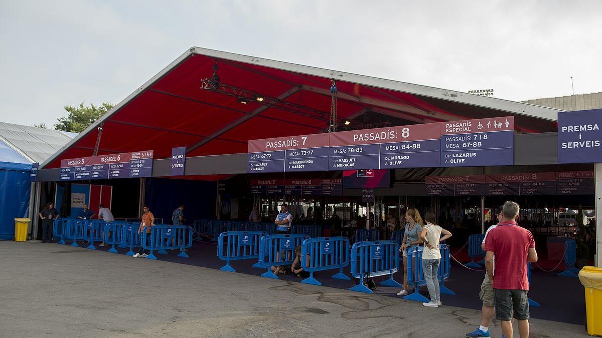 Votación en el Camp Nou en las últimas elecciones, en el 2015.