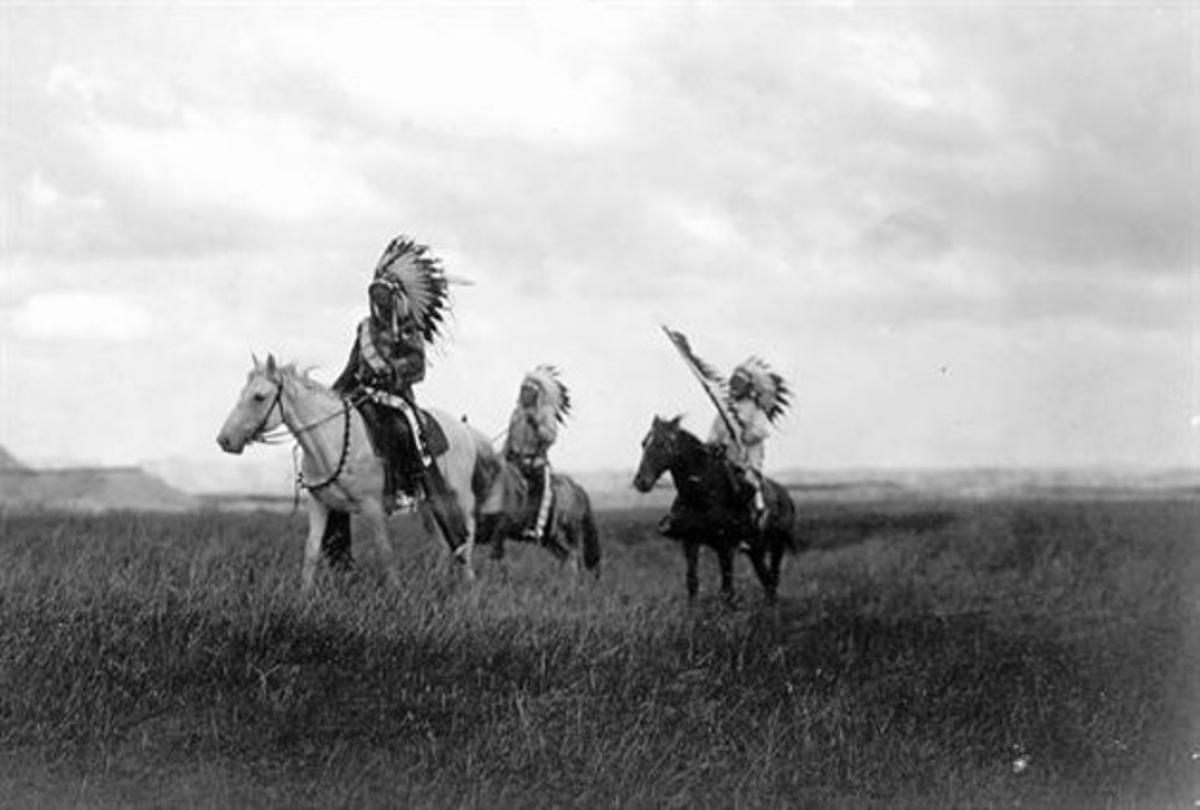 LA MARXA DELS SIOUX. Una fotografia clàssica d’Edward S. Curtis. LA MARXA DELS SIOUX. Una fotografia clàssica d’Edward S. Curtis.