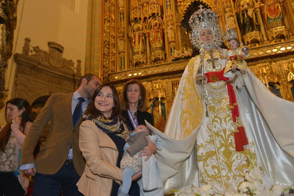 Los bebés, bajo el manto de la Fuensanta