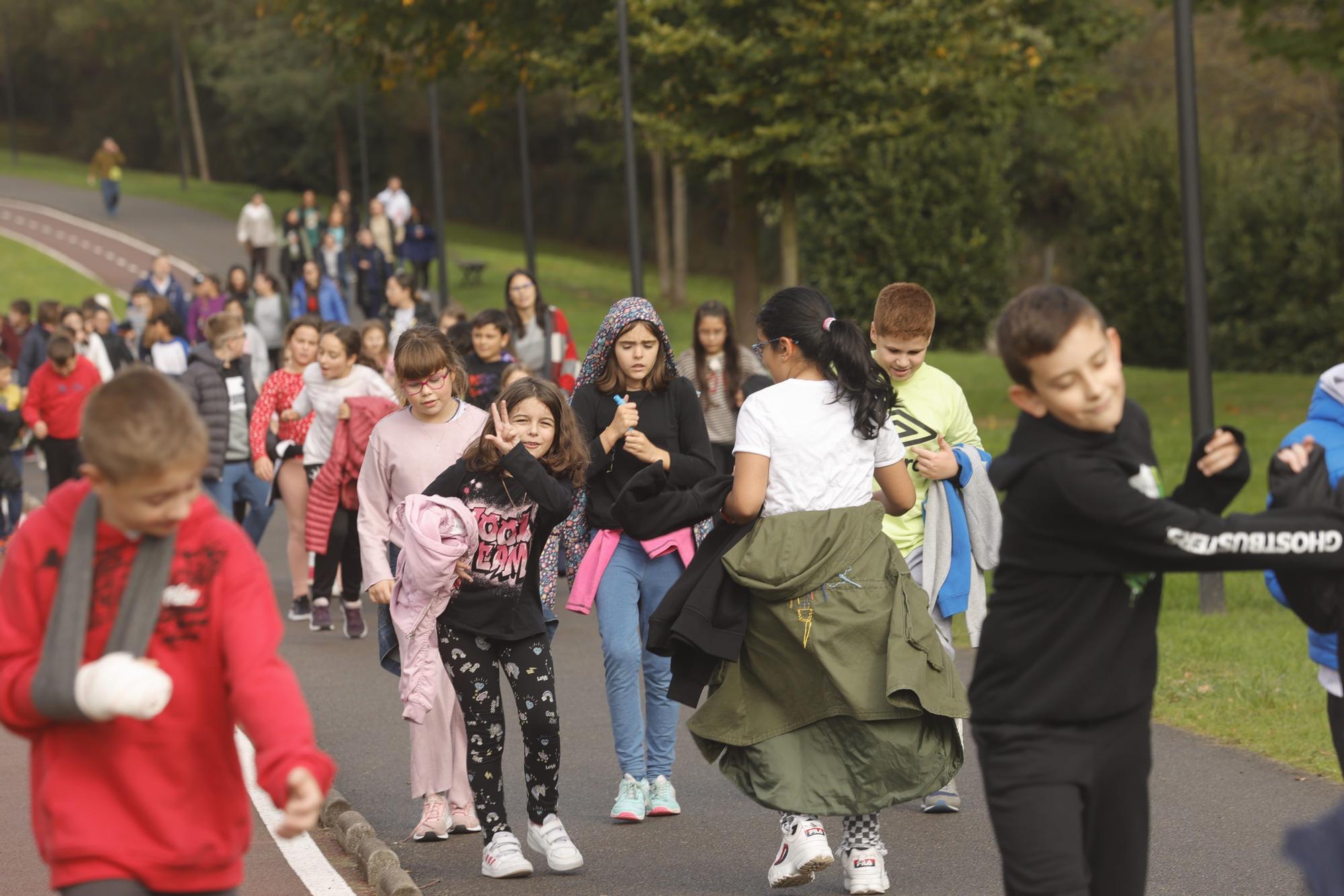 El "comando glucosa" del colegio Carmen Ruiz-Tilve hace campaña contra la diabetes