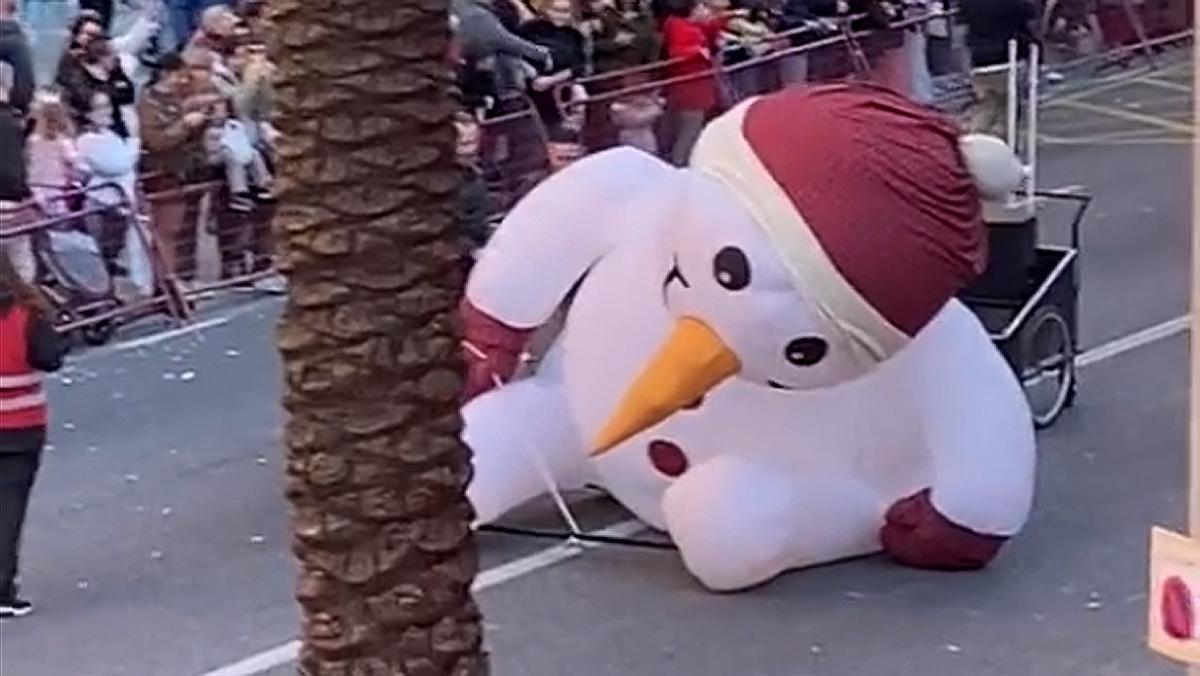 El muñeco de nieve de la Cabalgata de Cádiz de este jueves.