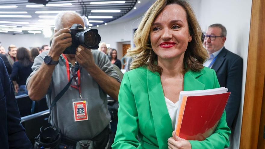 Pilar Alegría se despide tras la rueda de prensa del Consejo de Ministros de este martes.