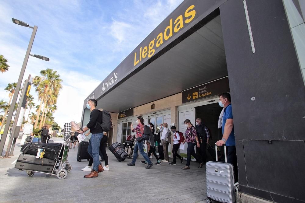 Llegada de turistas procedentes de Alemania a Tenerife Sur.