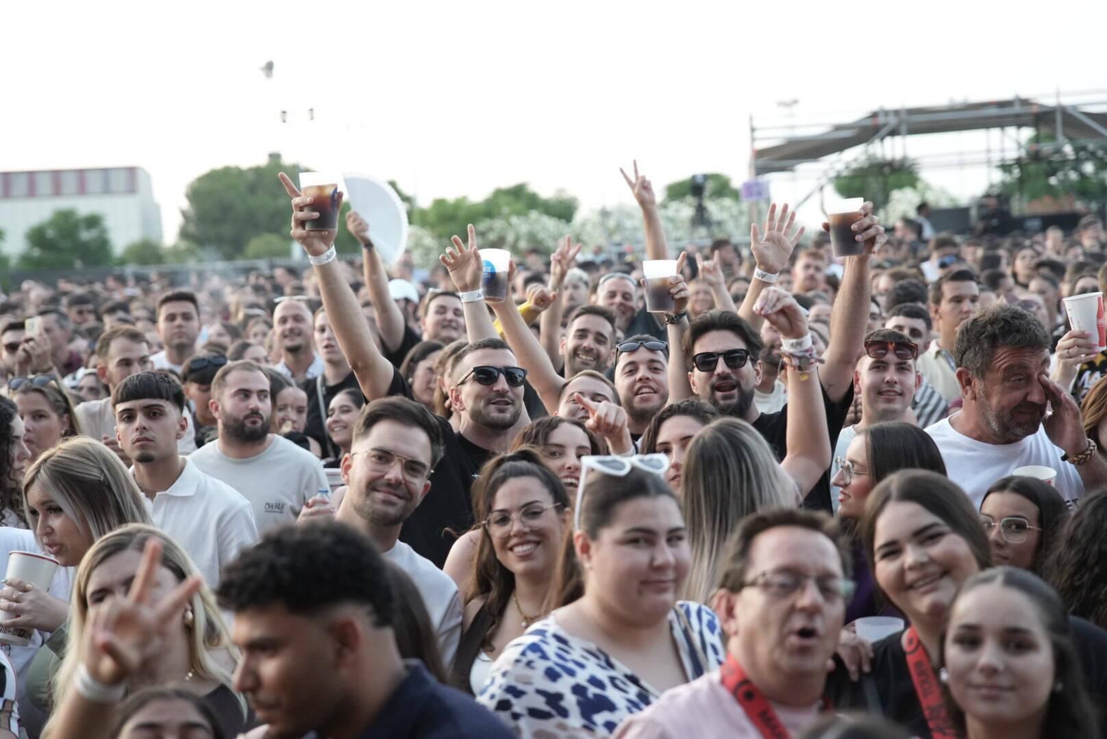 Maka 'cura cicatrices' a 3.000 personas en el recinto ferial de Badajoz