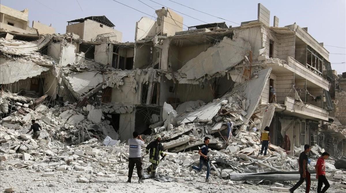 jsauri35623089 people inspect a damaged site after airstrikes on the rebel 160923103633