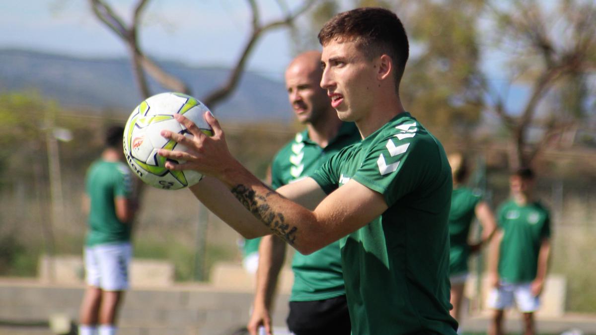 Koke Sáiz, durante un entrenamiento del CD Castellón.