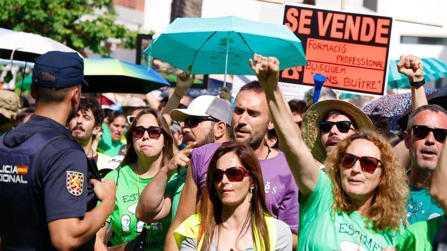 Los profesores mantienen la huelga de educación un día más: "No nos queda otra que continuar"