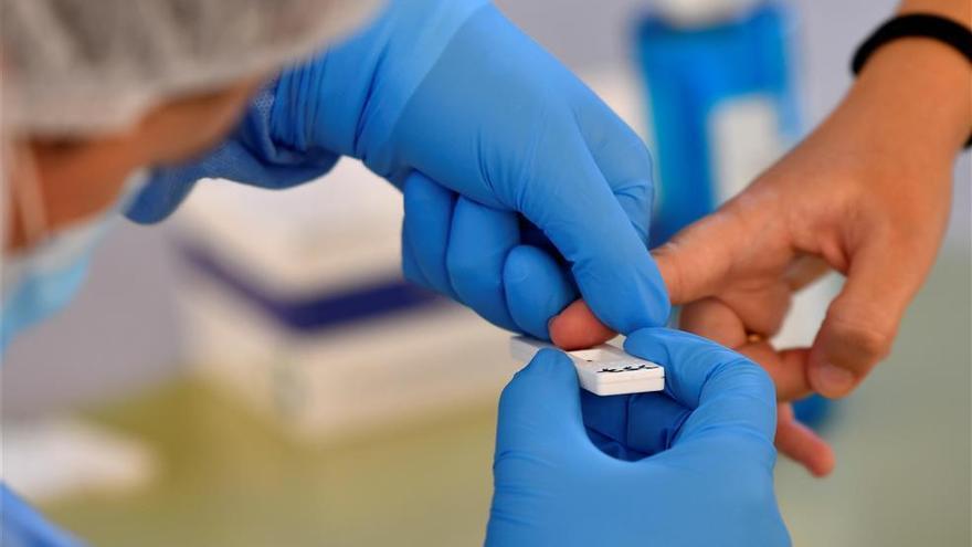 Andalucía suma 30 muertes y 1.788 casos por PCR, las mayores cifras de la segunda ola de la pandemia