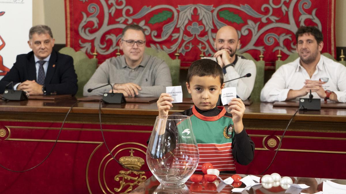 Una imagen del sorteo realizado en su día en el Ayuntamiento