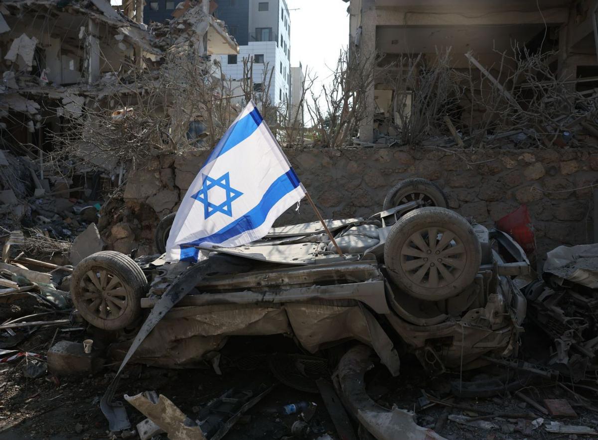 Israel amenaça d’atacar "qualsevol objectiu i lloc del règim aiatol·là" Israel amenaça d’atacar "qualsevol objectiu i lloc del règim aiatol·là"