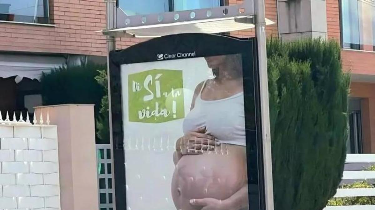 La campaña antiabortista en un mupi de Torrent.