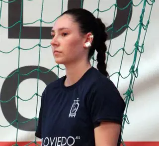 Lucía Méndez continúa en las Lobas Oviedo Balonmano Femenino