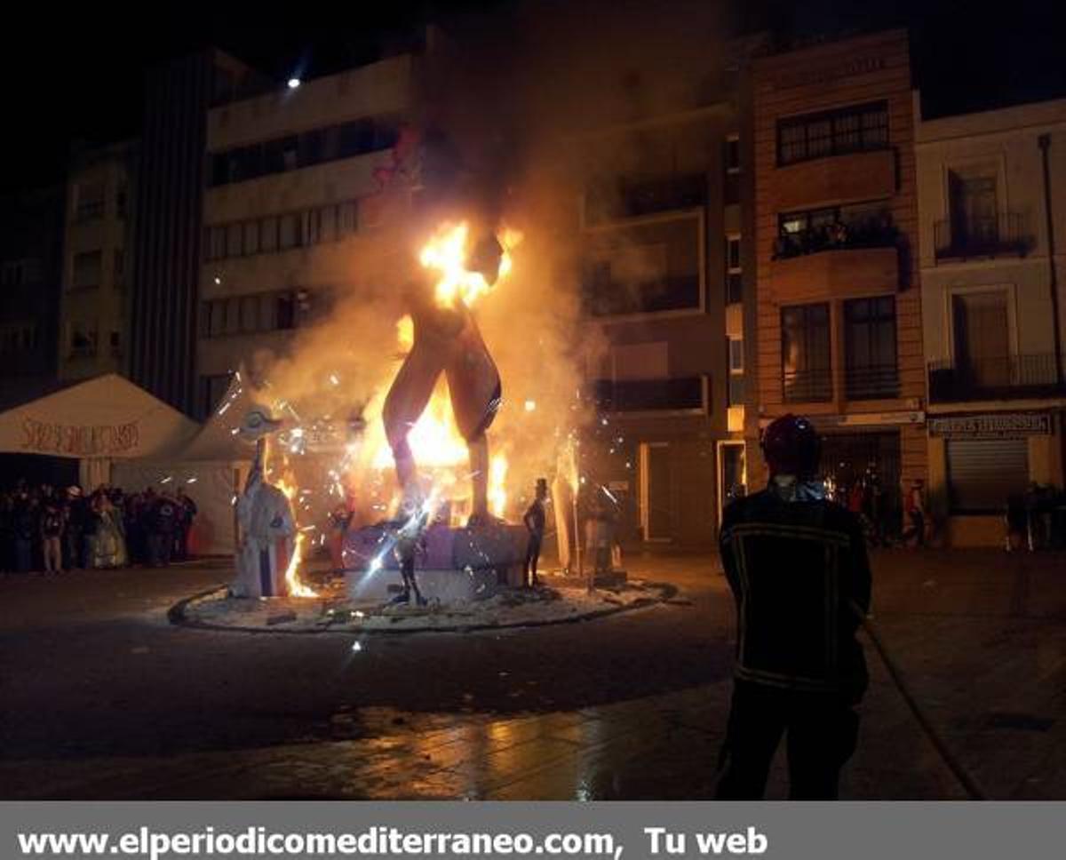 GALERÍA DE FOTOS - El fuego devora las fallas de la provincia.