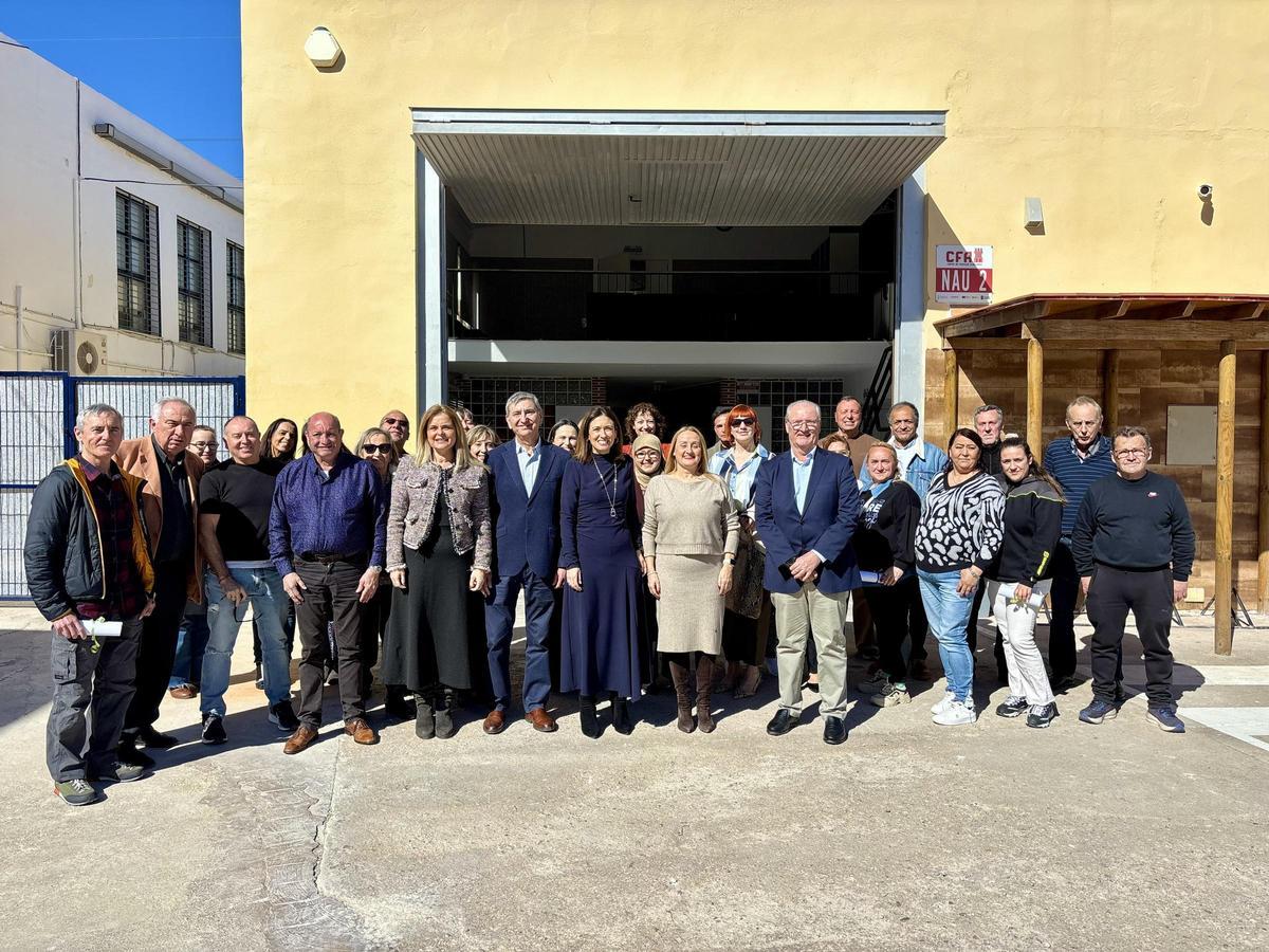 Almassora ha celebrado la clausura del Taller de Empleo 2024-2025 en un acto presidido por la alcaldesa, María Tormo, quien ha estado acompañada por la directora general de Empleo y Formación de Labora, Virginia Garrigues; además de miembros de la corporación municipal y el equipo docente, y asistentes.