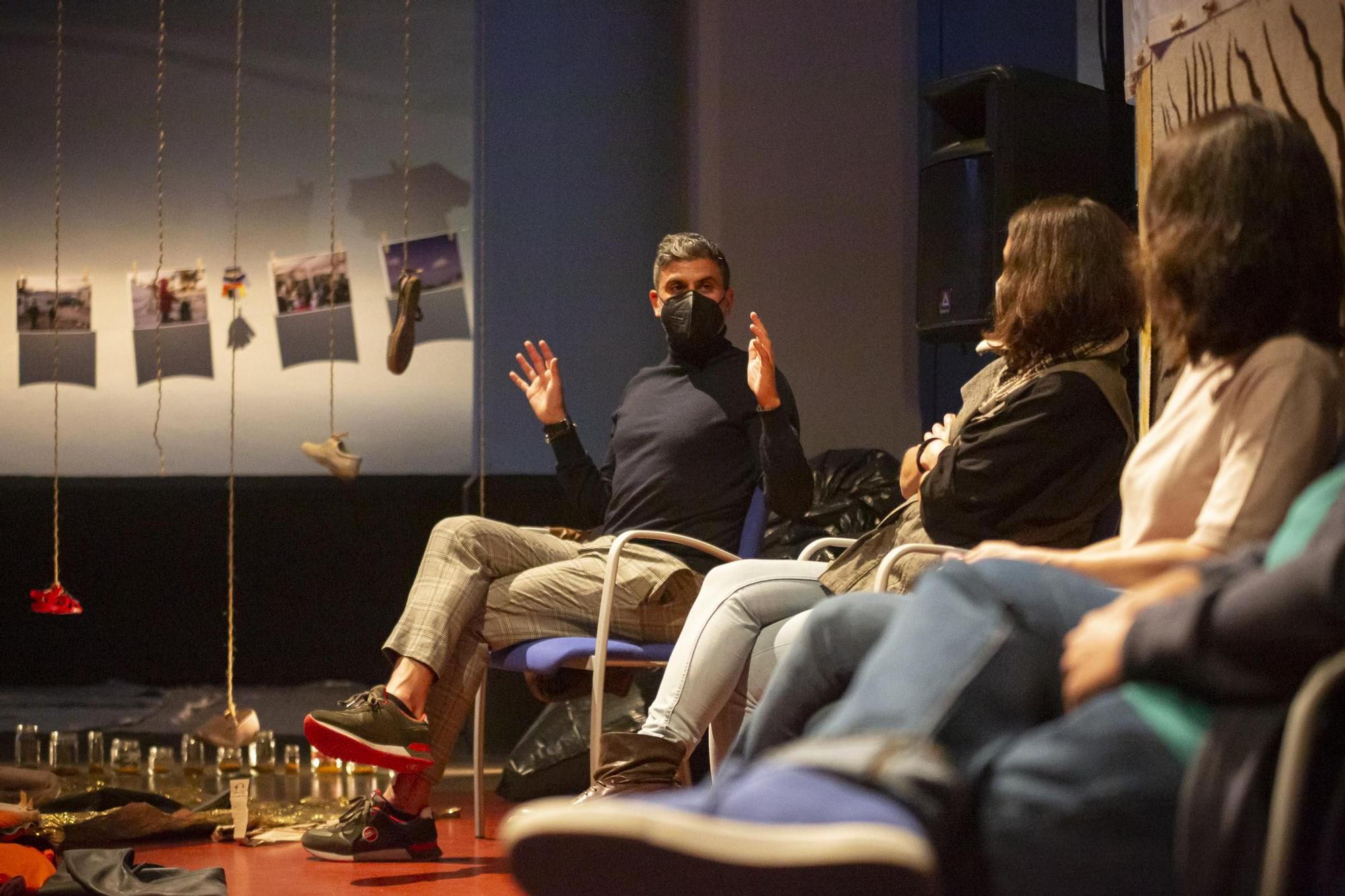 Mesa redonda 'Islas Jaula' en la Sala Insular de Teatro