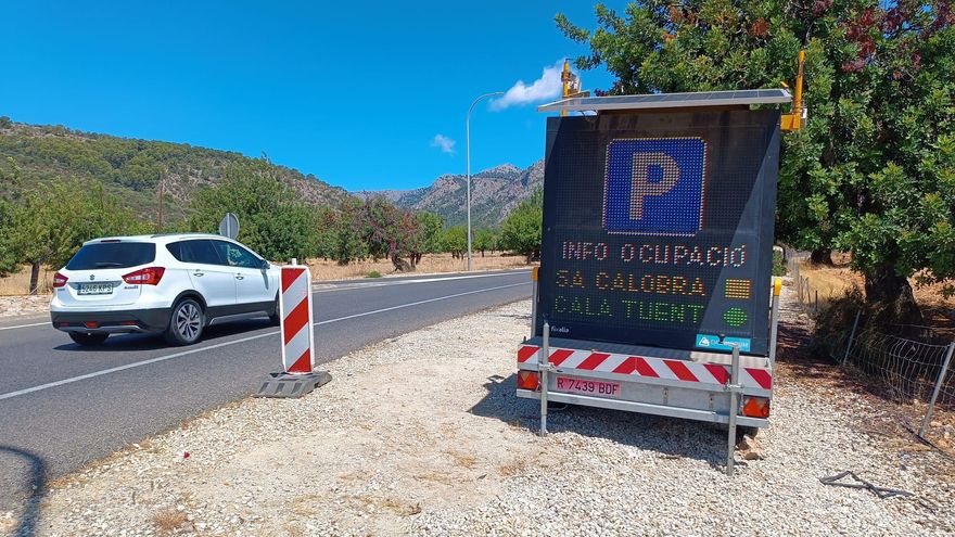 Vuelven las colas para llegar a Sóller: critican que los paneles disuasorios no informan de los aparcamientos disponibles en el pueblo