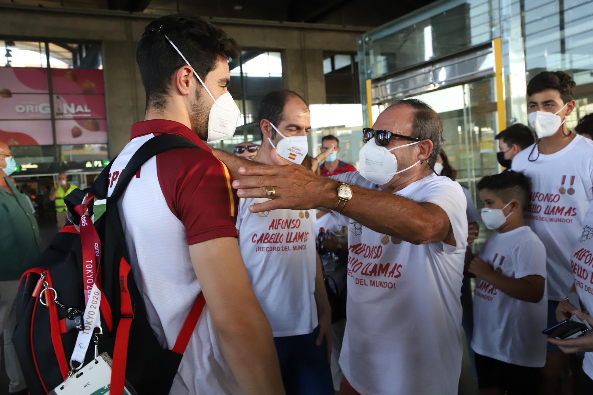 Gran recibiemiento al campeón paralímpico, Alfonso Cabello, a su llegada a Córdoba