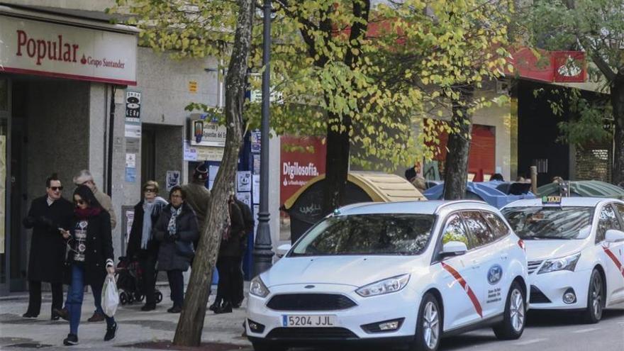 Cáceres aprueba una nueva ordenanza del taxi tras 26 años con la misma normativa