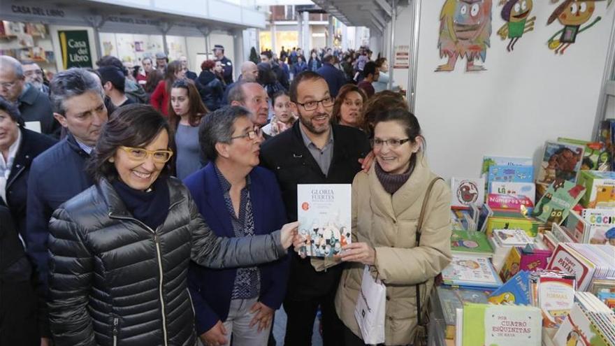 La Feria del Libro arranca con un recuerdo a Ricardo Molina