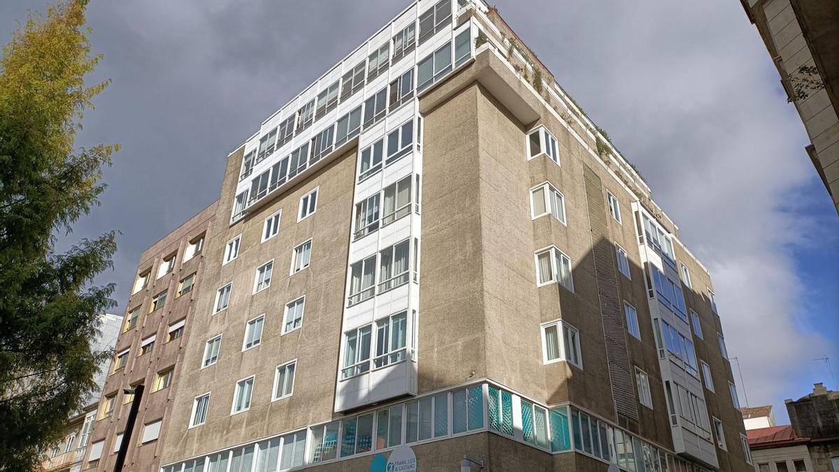 Edificio de vivendas, obra de Alejandro de la Sota, na cidade de Pontevedra (1970).