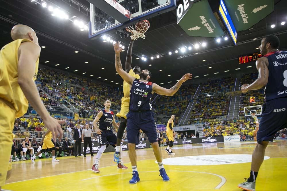 Herbalife Gran Canaria 93 - 87 Laboral Kutxa