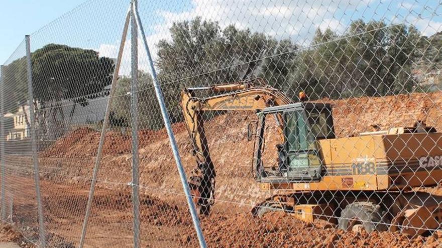 La obra de la desaladora llega al casco urbano de Benicàssim