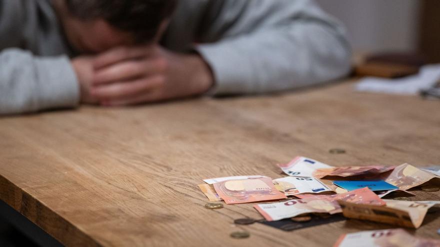 Schuldenerlass als „segunda oportunidad“: Auch wenn die Privatinsolvenz den Betroffenen eine zweite Chance bieten soll, bleiben bestimmte Zahlungsverpflichtungen außen vor.  | FOTO: HANNES ALBERT/DPA