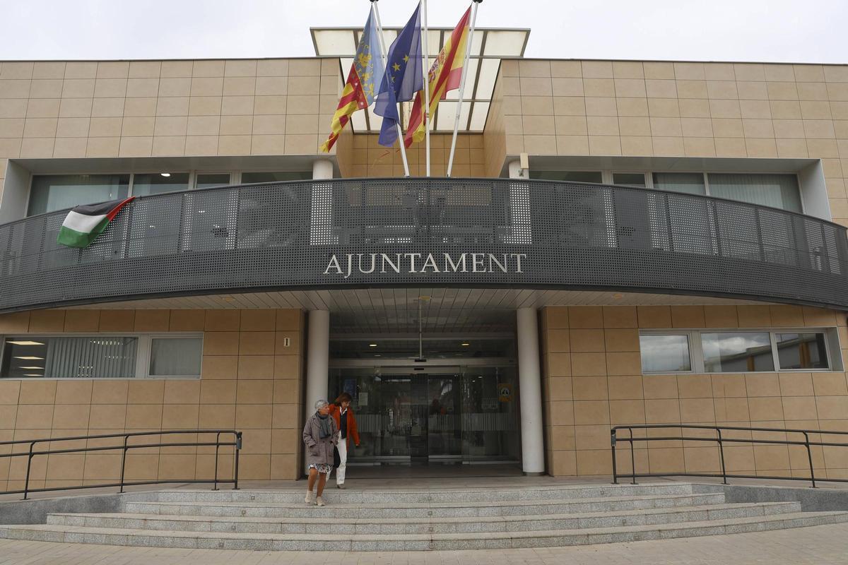 Fachada del Ayuntamiento de Canet d'En Berenguer.