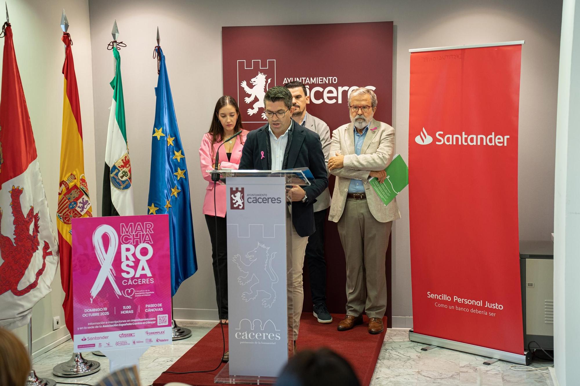 Las imágenes de la presentación de la marcha rosa de Cáceres