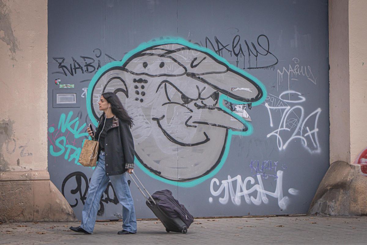 Murales pintados en las paredes de la cárcel Modelo de Barcelona