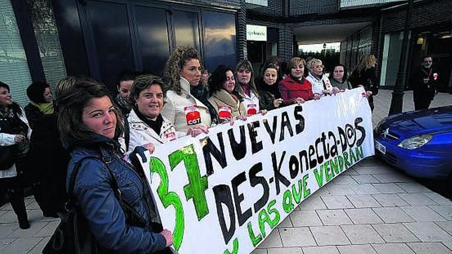 Los trabajadores despedidos de Konecta, de huelga