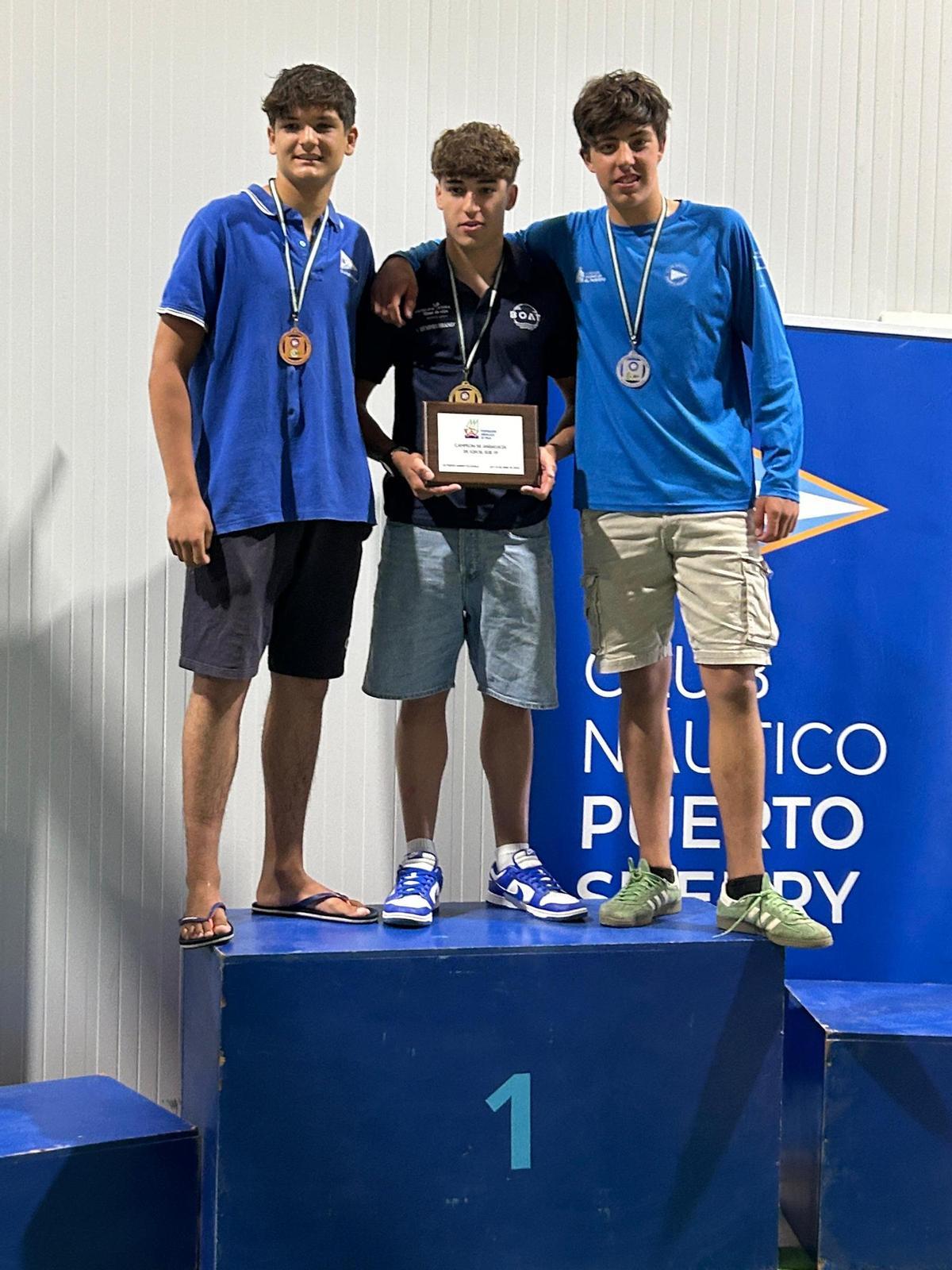 Podio Sub 19 masculino del campeonato de Andalucía de vela.