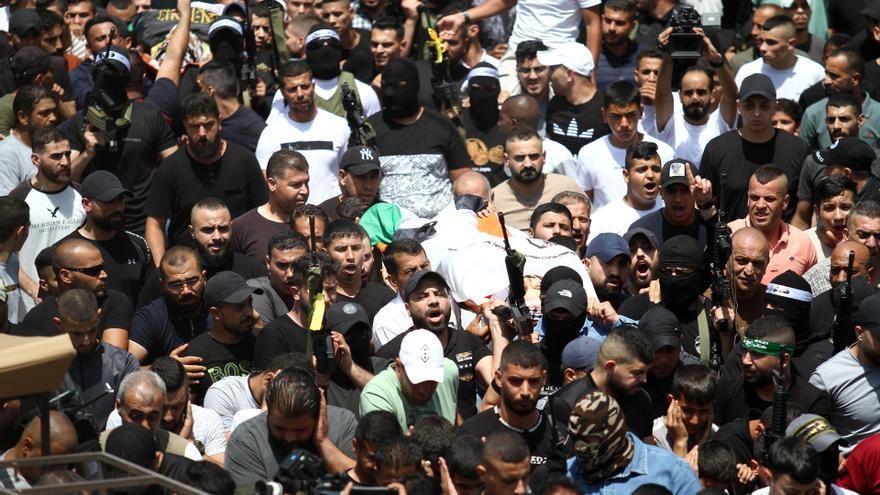Imagen de archivo del funeral de tres palestinos que murieron en una operación de las fuerzas de seguridad israelíes en Yenín, Cisjordania.