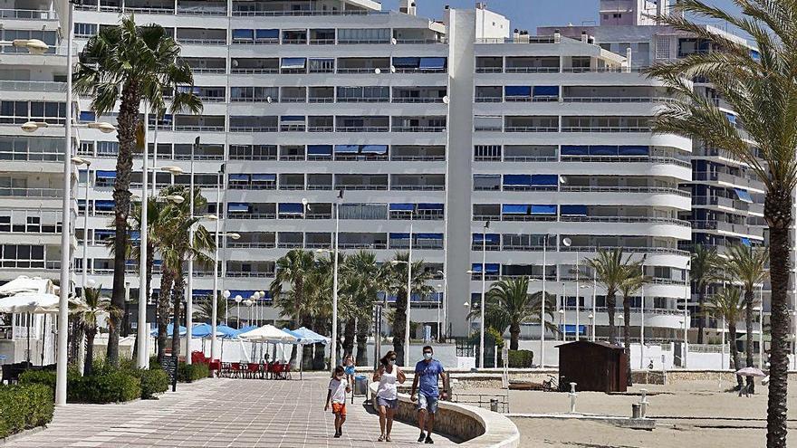 La llegada de turistas a los apartamentos y plazas turísticas cae progresivamente.