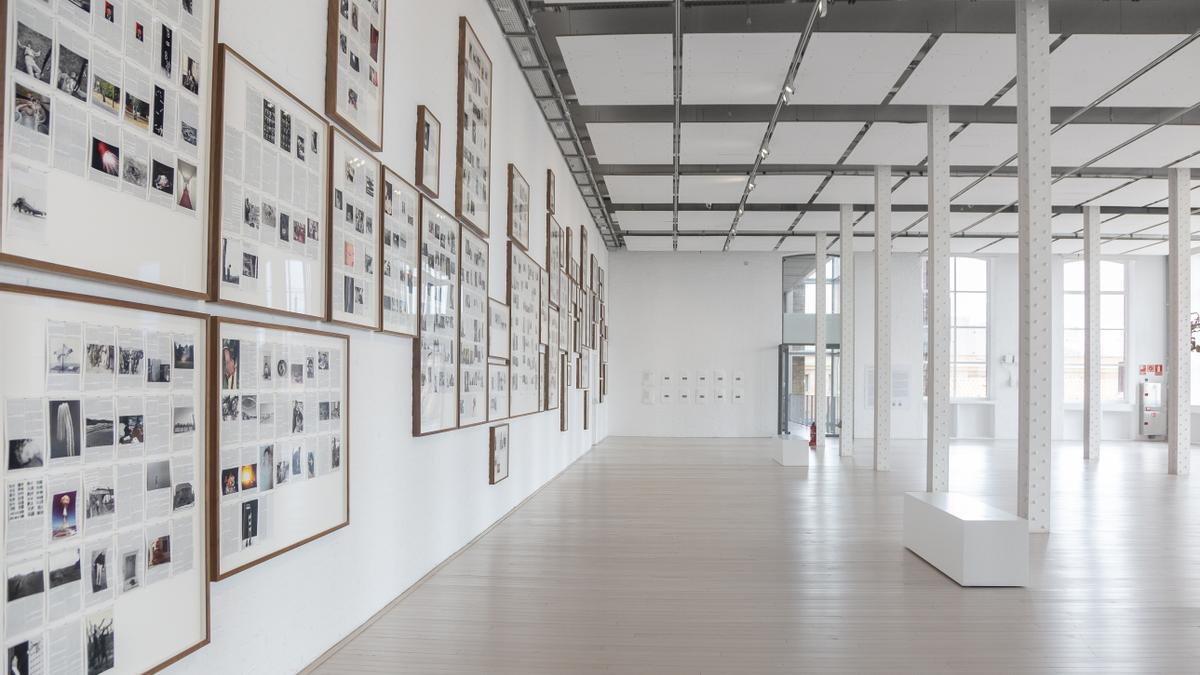 Imagen de la exposición de Adam Broomberg y Oliver Chanari en el centro Fabra i Coats.