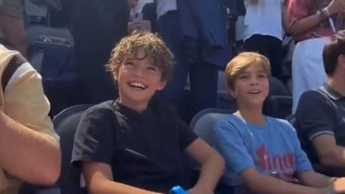 Sahsa y Milan en la final del Mundial 2026 junto a Gerard Piqué.