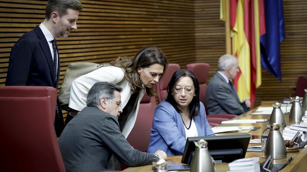 Llanos Massó, Alfredo Castelló, Víctor Soler y Magdalena González, hoy en las Corts