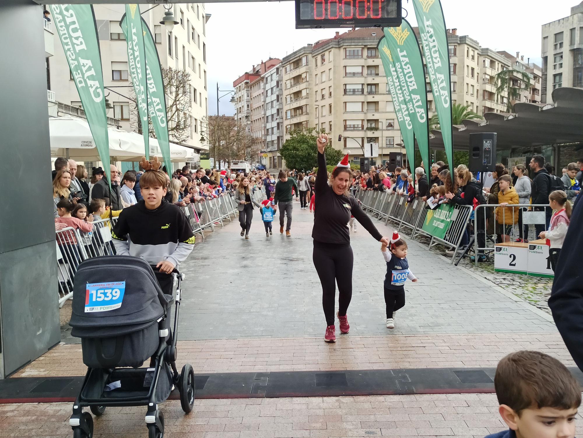 Casi 1.500 participantes disputan la carrera de Fin de Año de Pola de Siero