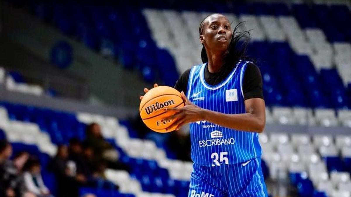 La pívot Jane Asinde, en el último partido del Azulmarino