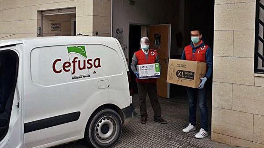 Donación del personal de Cefusa a los distintos hospitales de la Región y Castilla la Mancha.