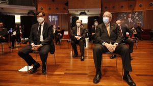 BARCELONA 18 12 2020  Economia   Gala de Premis de Pimec  Fotografiar el ministre de Sanitat  Salvador Illa  i el president de Pimec  Josep Gonzalez          FOTO de ALVARO MONGE