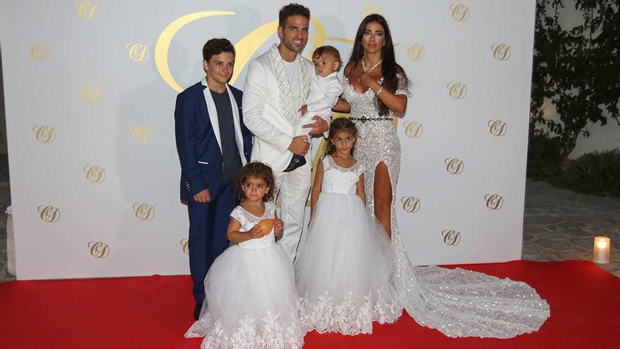 Cesc Fàbregas, Daniella Semman y tres de sus hijos en común y una de la modelo de una anterior relación.