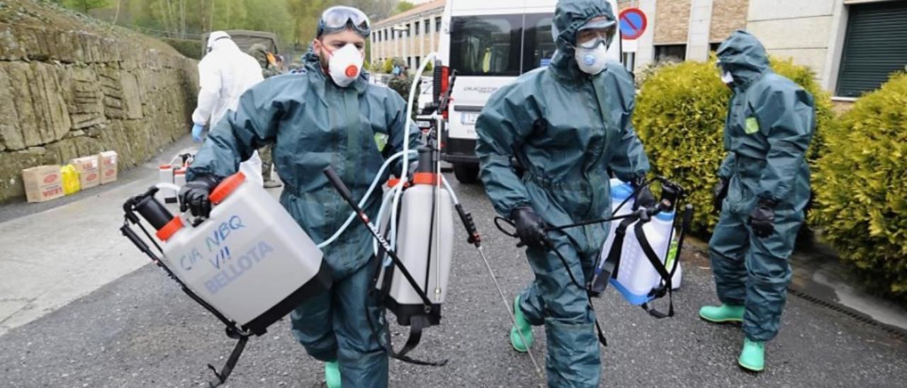 La Brilat entrando a las labores de desinfección en una residencia